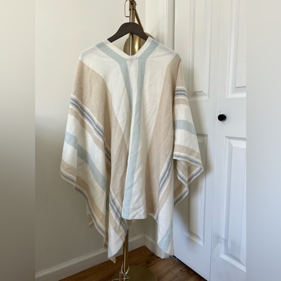 NWOT Ann Taylor Poncho | One Size - Picture 4 of 4